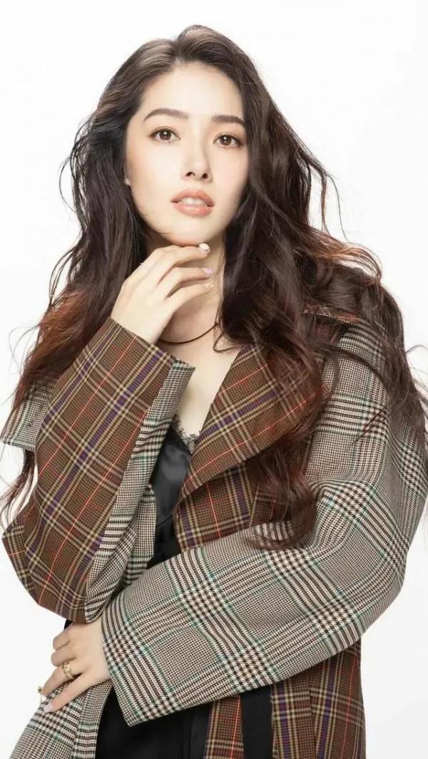 郭碧婷，貌美如花楚楚動人