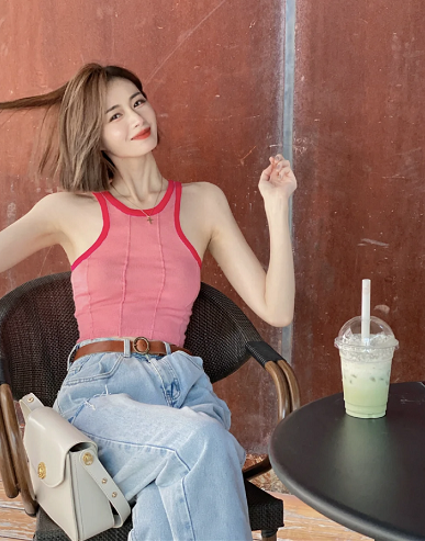 44歲金喜善還在扮少女,穿西裝都要在腰部貼朵大花,卻意外顯時髦 44歲金喜善還在扮少女,穿西裝都要在腰部貼朵大花,卻意外顯時髦