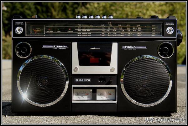 三洋SANYO在1979年推出的M-4500行動式立體聲盒式收錄機音響 三洋SANYO在1979年推出的M-4500行動式立體聲盒式收錄機音響