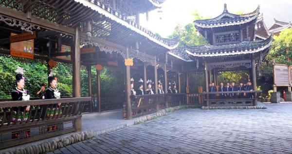 去世界上最大的苗寨旅遊，是一種什麼樣的感受？