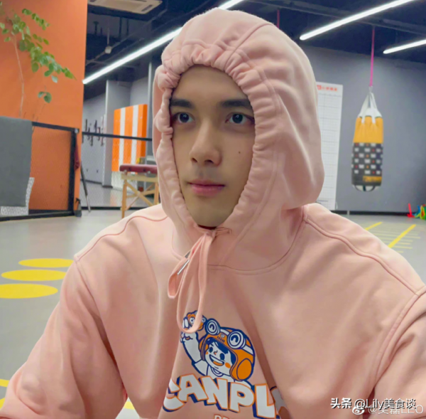 吳磊曬減肥餐火了，93萬人點贊，看了他的菜譜，網友：真自律佩服