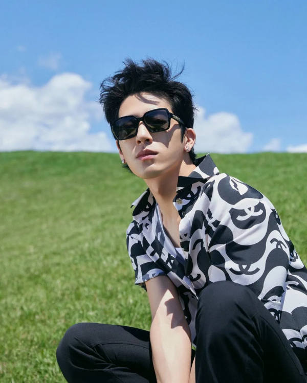 超會穿的男明星？井柏然的包包你種草了嗎