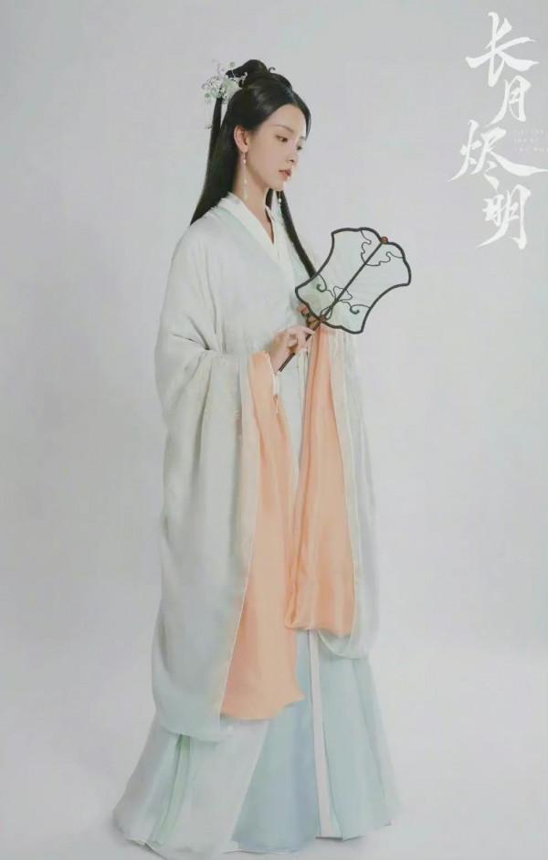 白鹿新劇官宣，神女造型神似敦煌飛天仙女，陳都靈出演女二