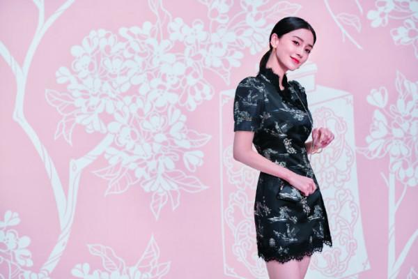 Baby和邢菲同款撞衫，兩人風格各有千秋，隨便穿穿都有好氣質