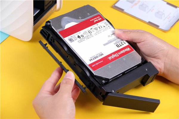 西數紅盤12T&plus;聯想雲端儲存T2，輕鬆打造家用NAS，小白也能玩得轉