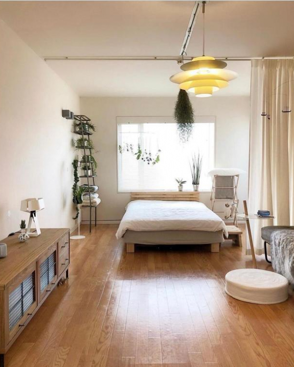 獨居6年！一人獨居有狗相伴，家居佈置得簡單精緻，太羨慕了