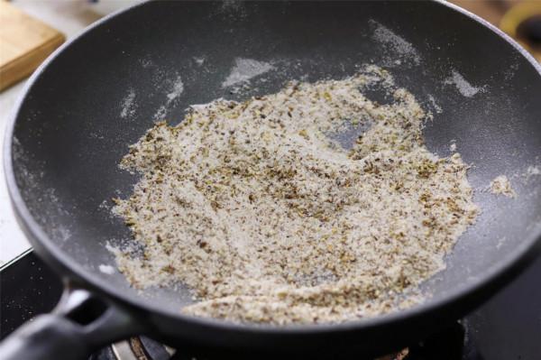 自制“萬用椒鹽”，做菜時捏進去一點，炒菜一下變得好吃起來