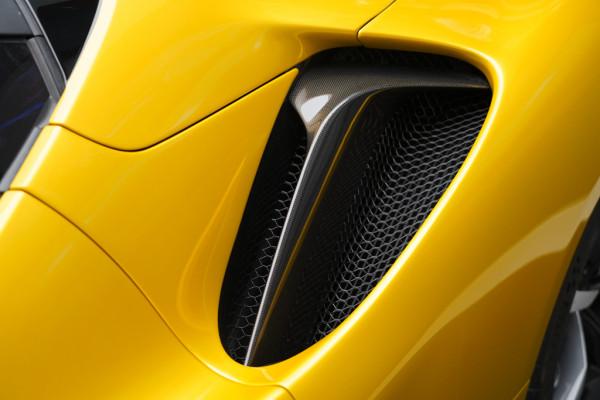 體驗法拉利SF90 Spider，千匹馬力敞篷混動超跑，2.5秒即可破百