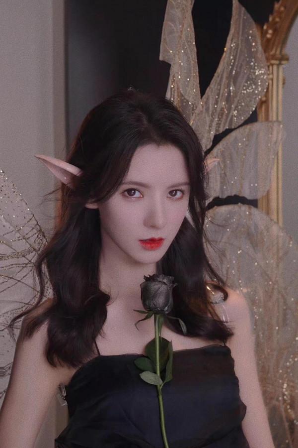 女星萬聖節造型驚豔！毛曉彤魔女張嘉倪天使，趙雅芝化身霸氣女王