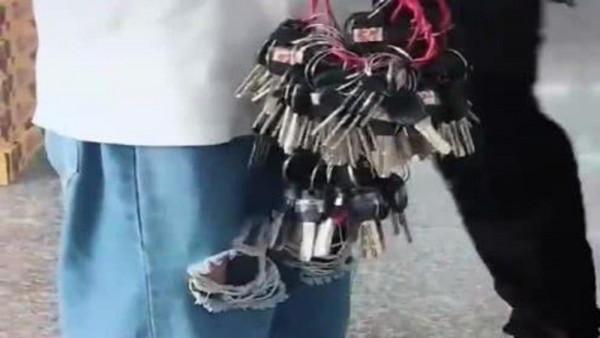 上海阿姨擁有百套房產和車位，僱3個人收租，錢從哪裡來？