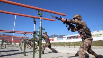 開展刺殺格鬥訓練 錘鍊官兵戰鬥血性