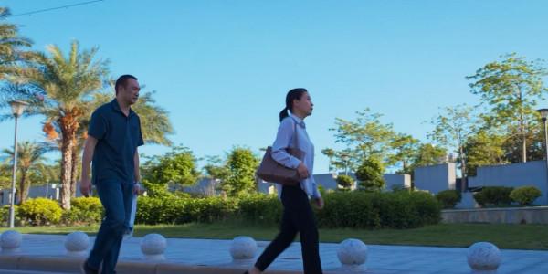 神演技！&OpenCurlyDoubleQuote;鍋姨&rdquo;生活照陽光明媚，劇中陰森一笑能把人送走