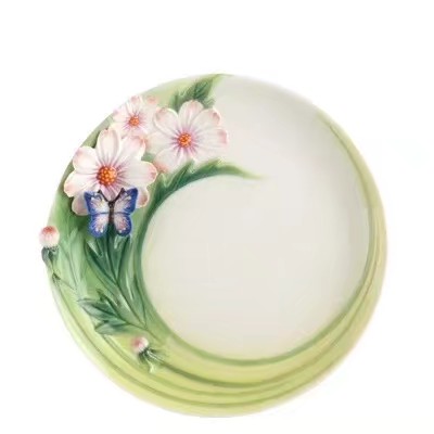 瓷器花樣新玩法,美得讓人目不轉睛。(法藍瓷) 瓷器花樣新玩法,美得讓人目不轉睛。(法藍瓷)