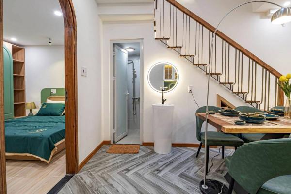 220㎡兩層別墅，上有露臺花園下有入戶庭院，無複雜裝修無比愜意