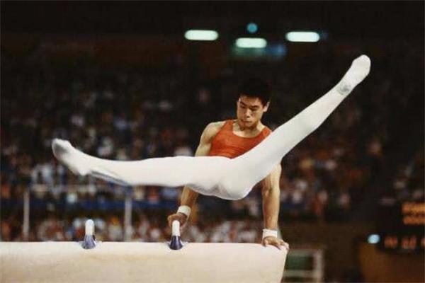 &OpenCurlyDoubleQuote;體操王子&rdquo;李寧身價百億，58歲頭髮脫落，59歲妻子仍風韻猶存