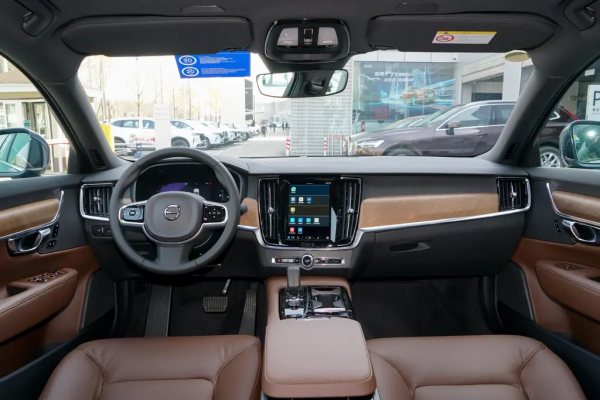 沃爾沃也有“西裝暴徒”，5.1秒就能破百，氣場也很強