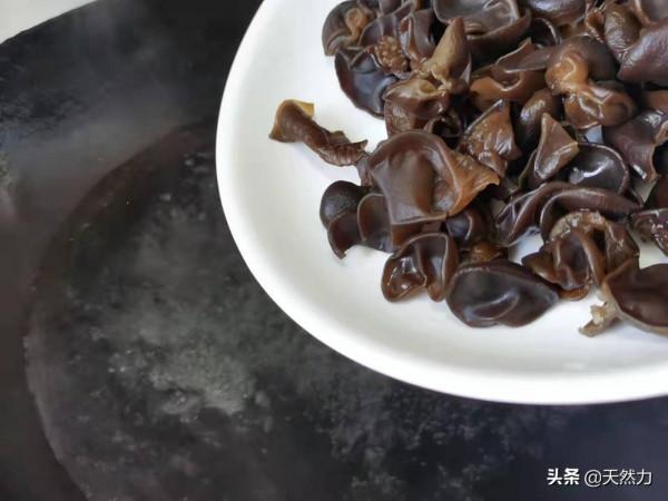 飯店的洋蔥拌木耳是怎麼做出來的，告訴你步驟和技巧，收藏好哦