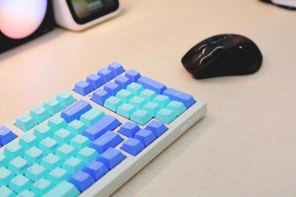 畢業級鍵盤，大L藍芽無線荷本配色 Leopold FC980MBT