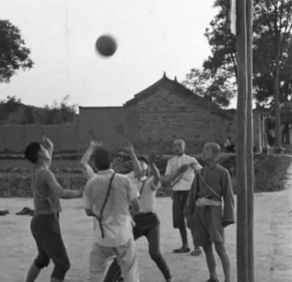 胡清河:金門戰役被俘後,胸前系兩個籃球,遊了11小時回大陸 胡清河:金門戰役被俘後,胸前系兩個籃球,遊了11小時回大陸