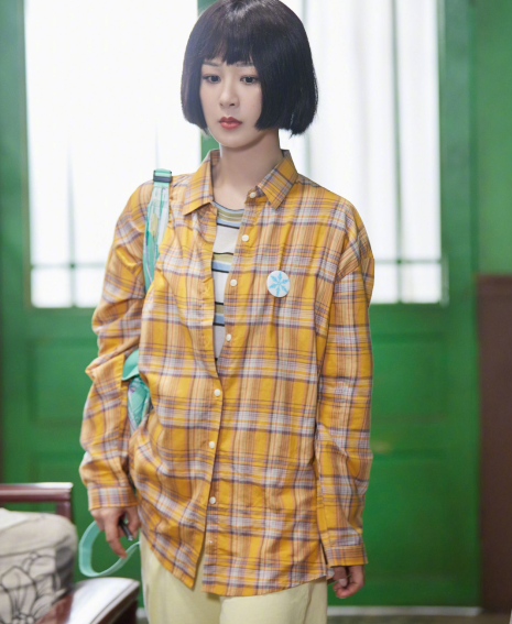 楊紫新發型似“整容”!穿襯衫剪劉海波波頭變大學生,形象改變 楊紫新發型似“整容”!穿襯衫剪劉海波波頭變大學生,形象改變