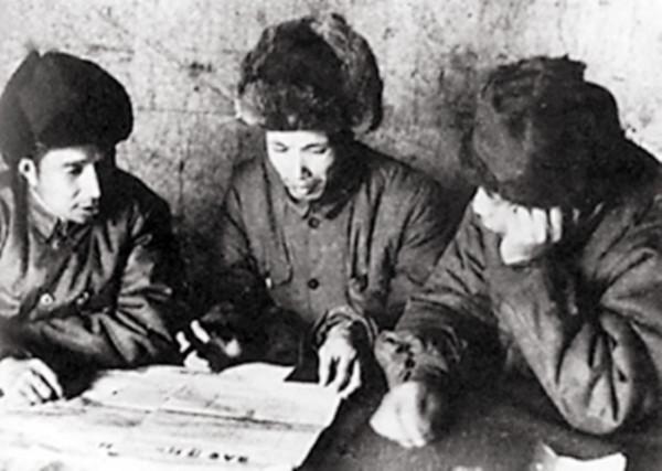 司令員犧牲，粟裕下令佯裝撤退誘敵深入，率2萬人打敗敵7萬人