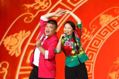 被質疑落魄街頭賣葡萄的“草帽姐”徐桂花,打了多少人的臉? 被質疑落魄街頭賣葡萄的“草帽姐”徐桂花,打了多少人的臉?