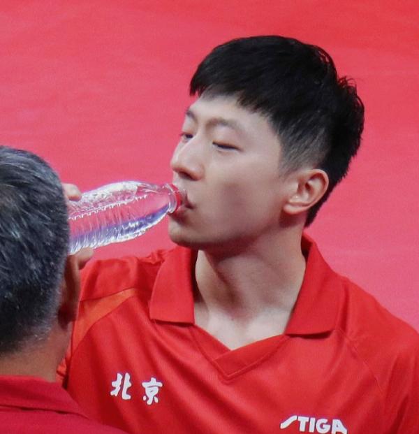 決勝局8-10落後大翻盤！馬龍3-2險勝，奧運5金王霸氣拒絕大冷門