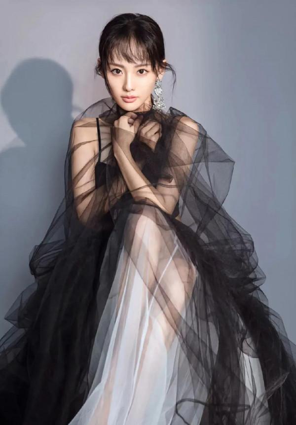 今日美圖博君一笑,張嘉倪是個脫俗優雅清新靚麗的美人 今日美圖博君一笑,張嘉倪是個脫俗優雅清新靚麗的美人