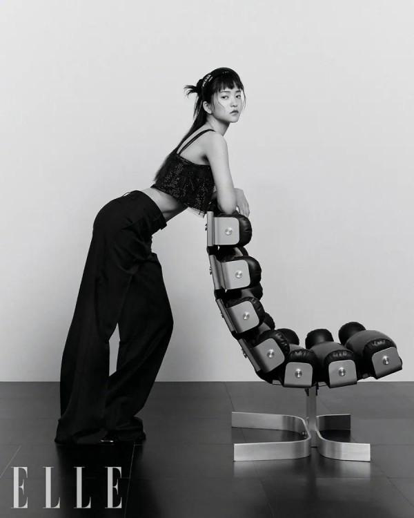 金泰梨Elle雜誌韓國版12月刊封面畫報，Prada文藝氣質女孩