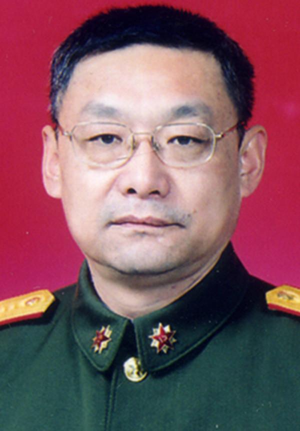 他當了八年總政治部副主任,37歲授少將,兒子是少將,親家是上將 他當了八年總政治部副主任,37歲授少將,兒子是少將,親家是上將