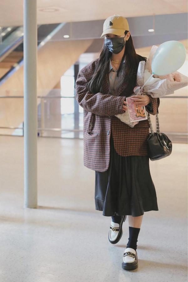 一週女明星機場私服穿搭，關曉彤、張子楓、劉雨昕、吳宣儀等