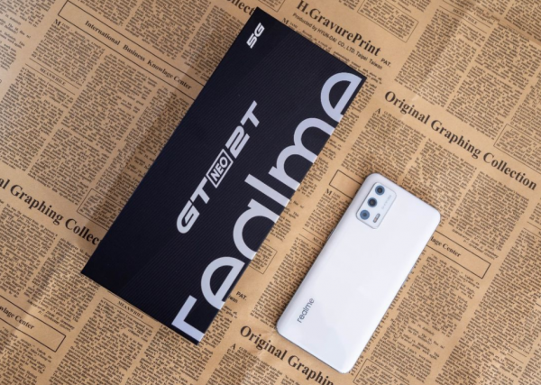 買手機的人看過來，內行人告訴你兩千價位段機型的優缺點