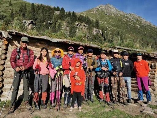 新疆徒步穿越烏蘇古道第二天翻越包紮敦達板