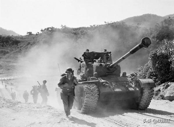 一級戰鬥英雄有多強？譚秉雲一人擋住美軍一個師，5位元帥敬酒