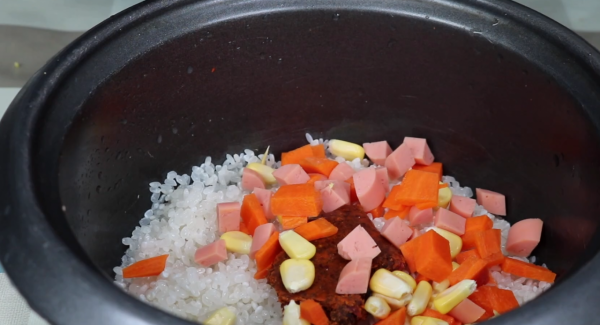 米飯裡扔一塊火鍋底料,這吃法最近太火了,試了一次,味道絕了 米飯裡扔一塊火鍋底料,這吃法最近太火了,試了一次,味道絕了