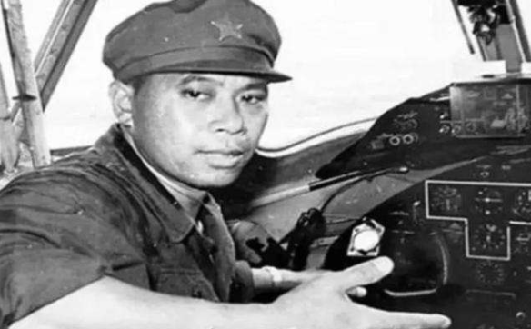 中國客機被劫持，94位同胞流落敵國，被總統安排入住超五星酒店