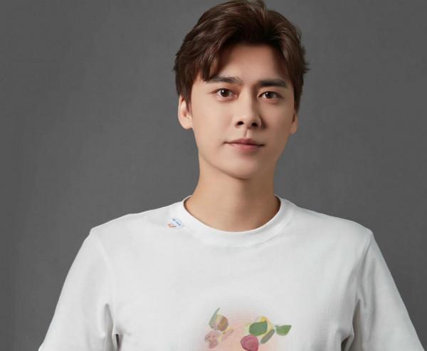 《鏡雙城》首播熱度飆到榜首，李易峰一出手，又是一部“黑馬劇”