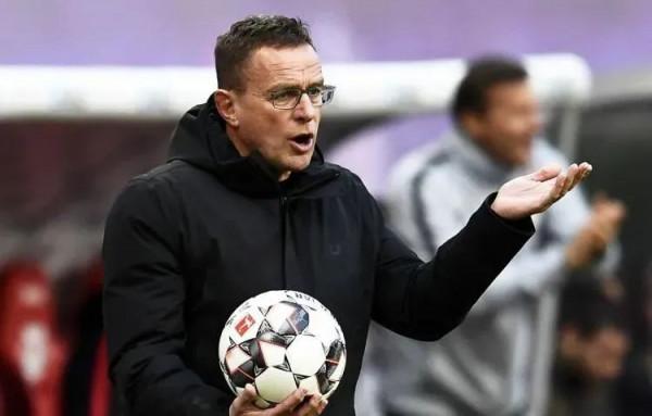 逗妹吐槽：克萊：庫裡你看看，我剛復出就能扣！庫裡：羨慕