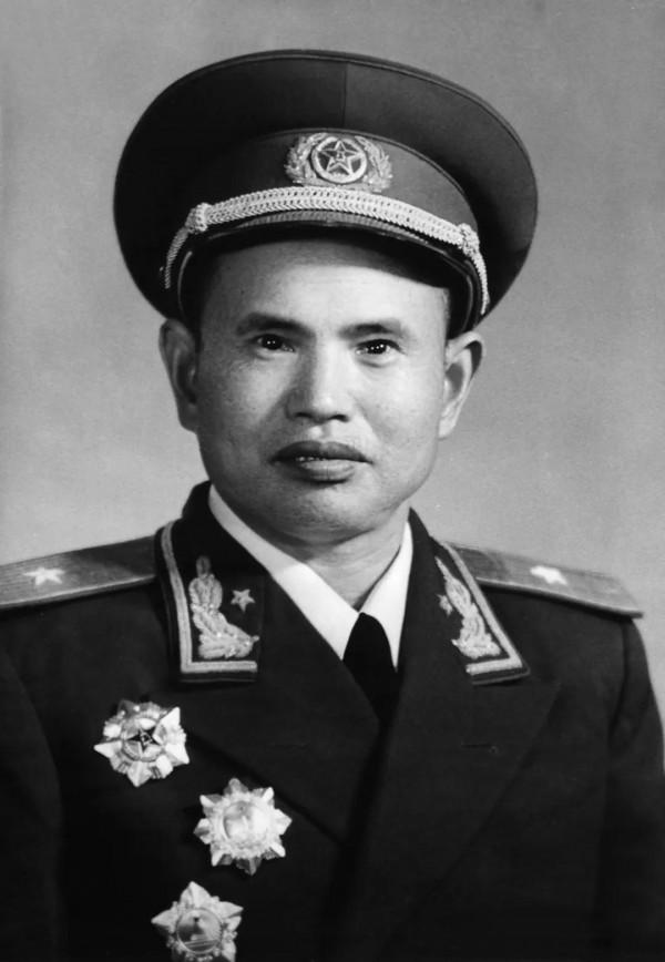 開國將領中，有人不到20歲就當師長，當司令，能指揮得了部隊嗎？