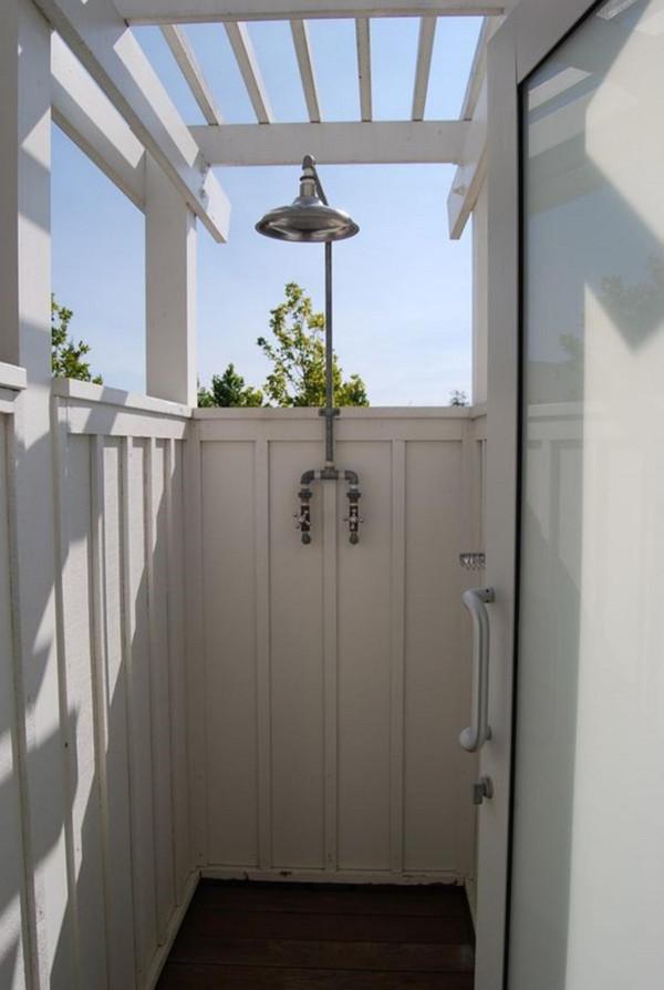 如果我有個院子，也想試試把淋浴房挪到戶外，夏天回家方便沖澡