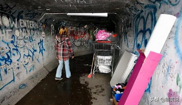 千人蝸居地下道,一天僅用3美元,繁華賭城地下的“鼴鼠人生” 千人蝸居地下道,一天僅用3美元,繁華賭城地下的“鼴鼠人生”