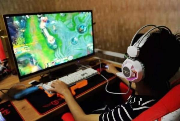 貴州神童13歲考上985，茅臺承諾資助4年費用，為何僅1年就停了？