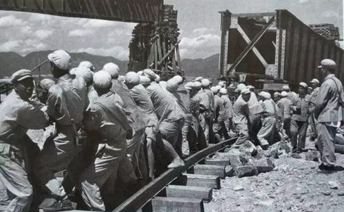 1982年，鄧小平為何堅決裁掉鐵道兵，3位將軍來&OpenCurlyDoubleQuote;求情&rdquo;都不行？