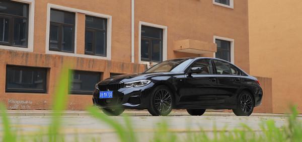 「鵬哥聊車」寶馬3繫有必要多花5萬買高功率嗎? 「鵬哥聊車」寶馬3繫有必要多花5萬買高功率嗎?