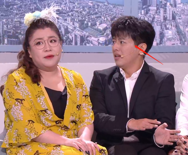 湖南春晚狀況多：何炅屢次口誤，劉謙被疑整容，劉宇寧太高擋鏡頭