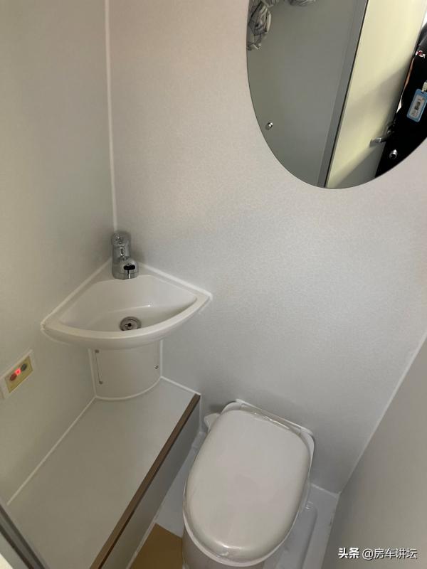 外觀沉穩低調,內飾出口工藝搭配航空座椅即豪華更舒適 外觀沉穩低調,內飾出口工藝搭配航空座椅即豪華更舒適