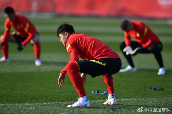 51+9！國足赴日代表團總人數不超60人，上海集訓半數人員無緣出訪