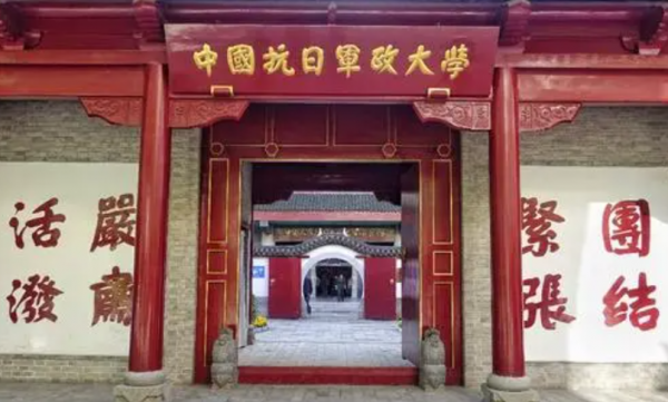 1949年國軍副師長被三野活捉,微笑著跟看守說:我可是自己人 1949年國軍副師長被三野活捉,微笑著跟看守說:我可是自己人