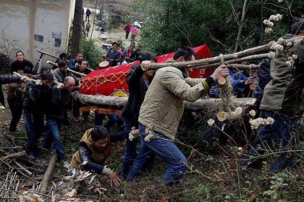 兒子，你欠的賭債俺都還清了，回來吧