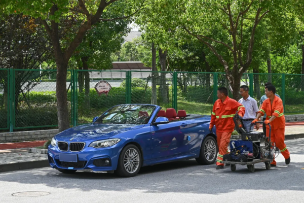 二手寶馬敞篷220i，年均一萬公里，還有M套件，二十多萬即可擁有